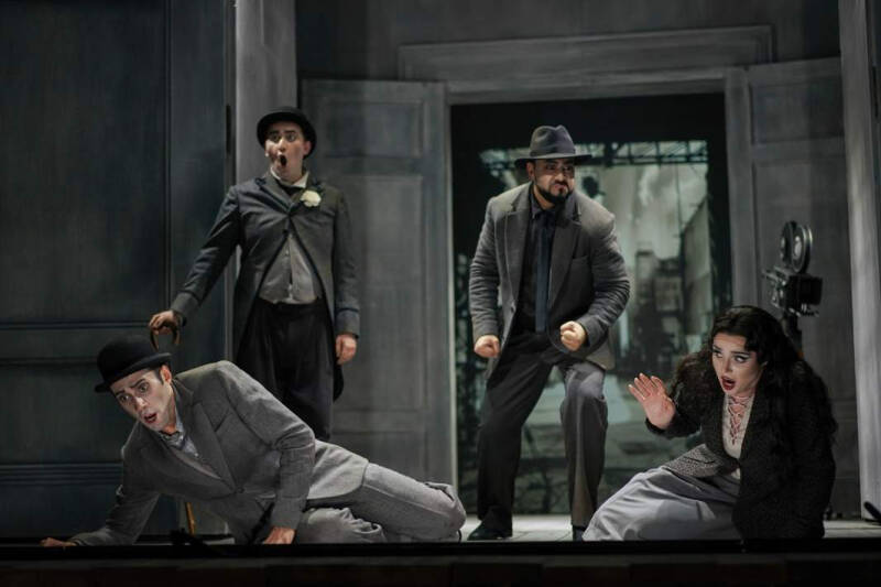 Сто оттенков серого: &laquo;Паяцы&raquo; в Большом театре стали черно-белым фильмом