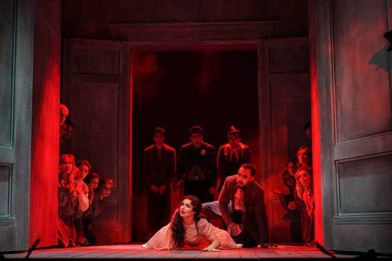 Сто оттенков серого: &laquo;Паяцы&raquo; в Большом театре стали черно-белым фильмом