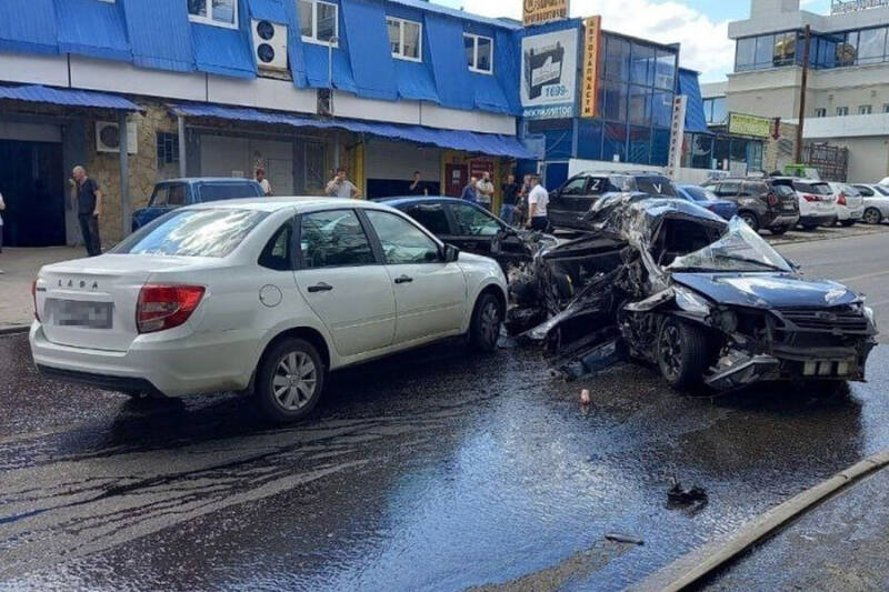 Cын главы Саратовской области Бусаргина мог погибнуть в&nbsp;ДТП с&nbsp;&laquo;Ладой&raquo; и фурой