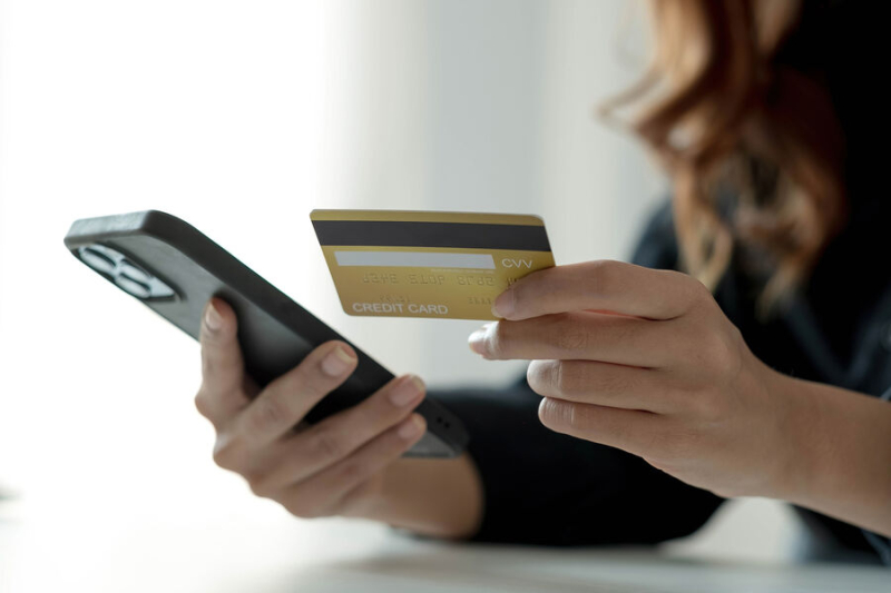 ИБ-эксперт Шмигирилова: в соцсети можно добавлять только пустые банковские карты