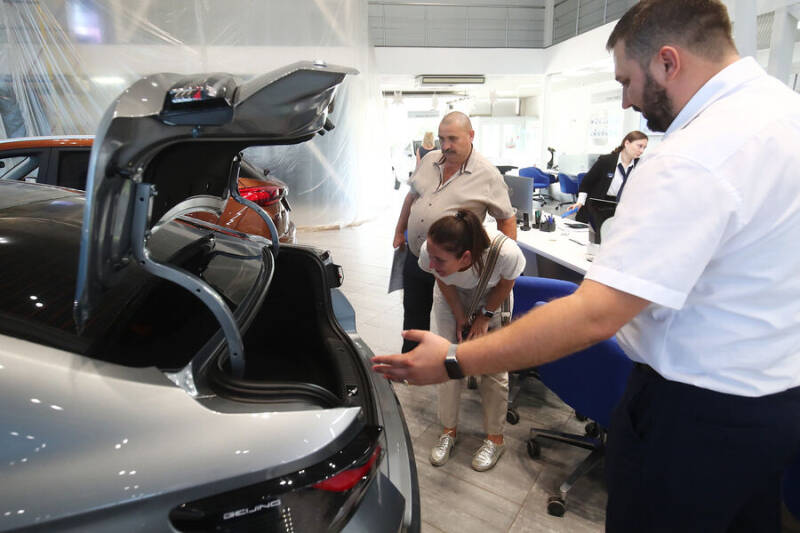 Автоэксперт Кадаков: цены на автомобили после повышения налогов могут вырасти на 5-7%