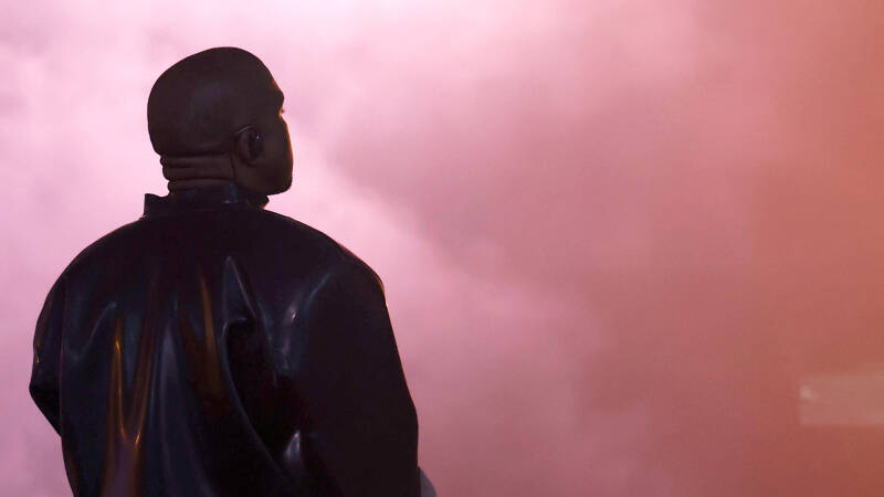 Черная благодарность: Канье Уэст помогает старому товарищу, Кайли Миноуг &mdash;&nbsp;конкуренткам