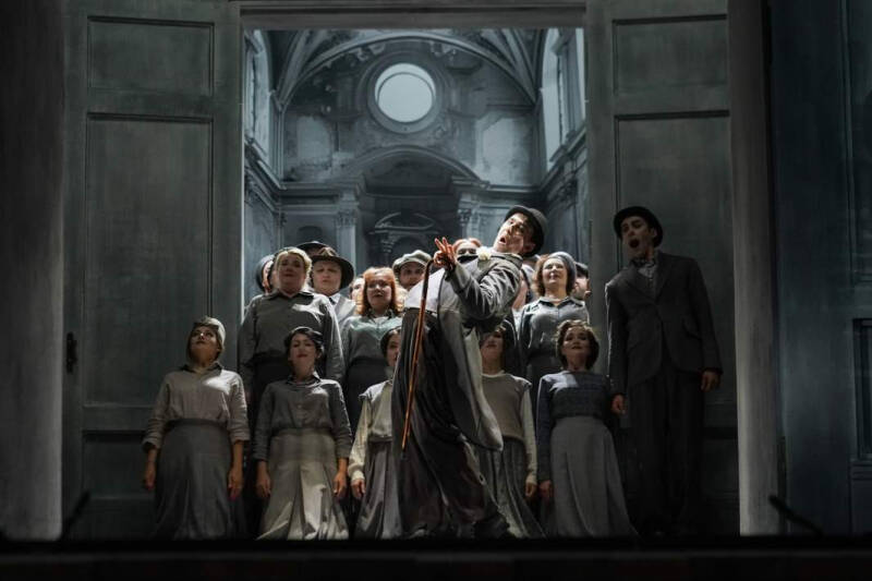 Сто оттенков серого: &laquo;Паяцы&raquo; в Большом театре стали черно-белым фильмом