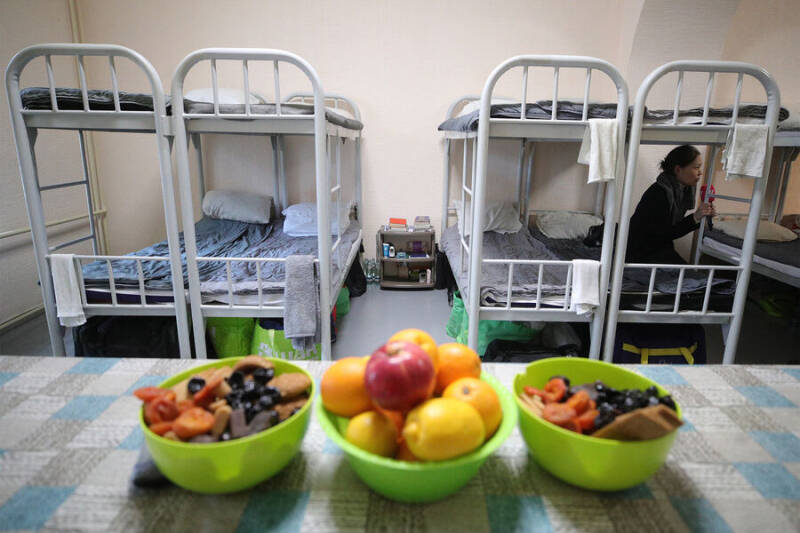 СК РФ начал проверку после фото с банкета заключенных в мордовской колонии