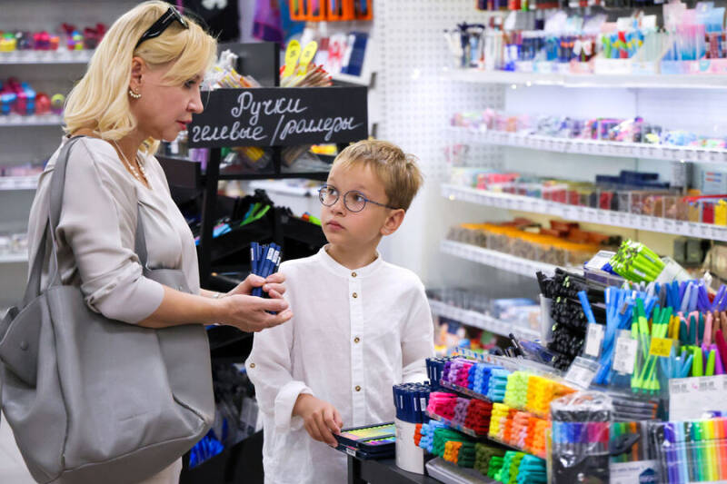 Как собрать ребенка в школу и сколько это стоит: список необходимых вещей и способы сэкономить
