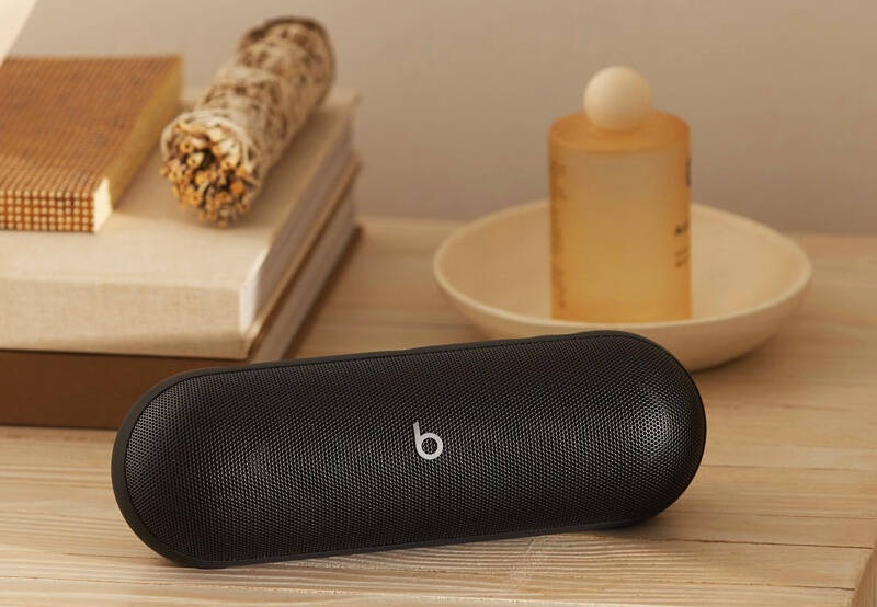 Представлена обновлённая портативная колонка Beats Pill с автономностью на&nbsp;24 часа, защитой IP67 и портом&nbsp;USB-C